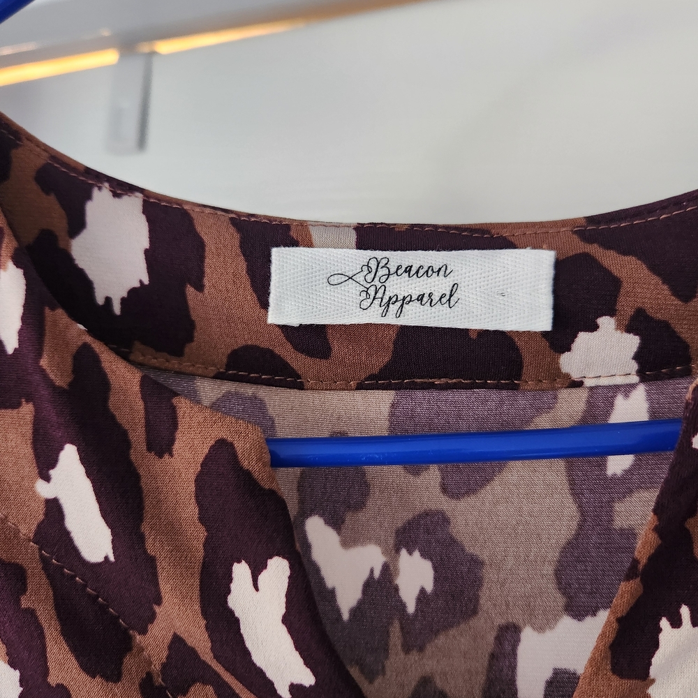 Chic Leopard Print Blouse - Picture 2 of 5